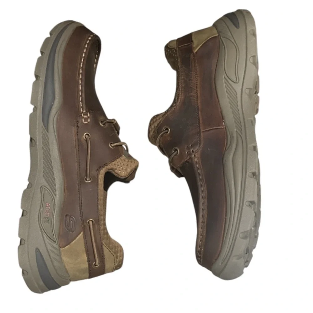 New authentic Skechers leather memory foam arch fit boat shoes men’s 11 display